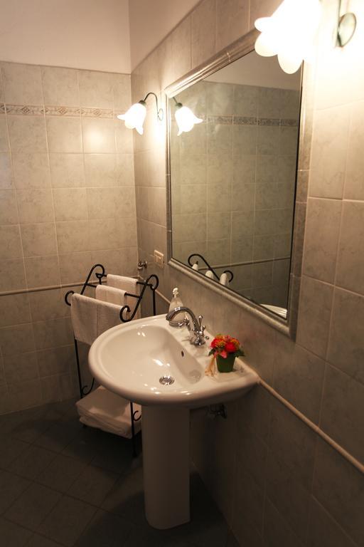 Ca Del Vescovo Bed & Breakfast Imperia Room photo